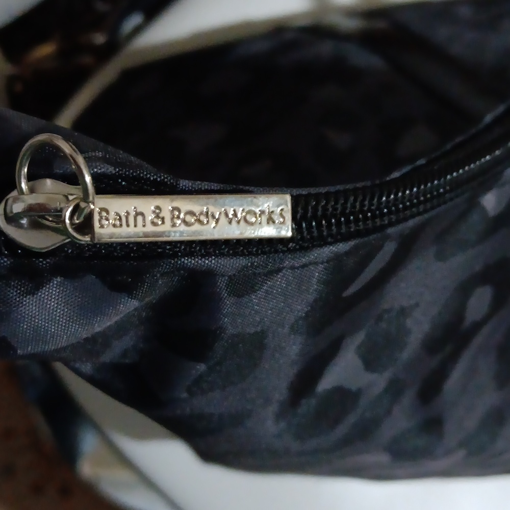 Bath & Body Works Black/Gray Leopard Print Tote NWT - Picture 3 of 5